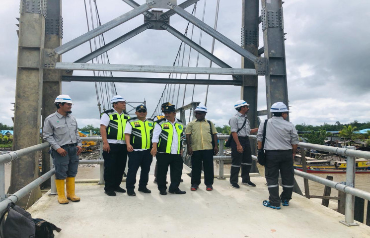 Jembatan Gantung Agats Mulai Dilalui Warga